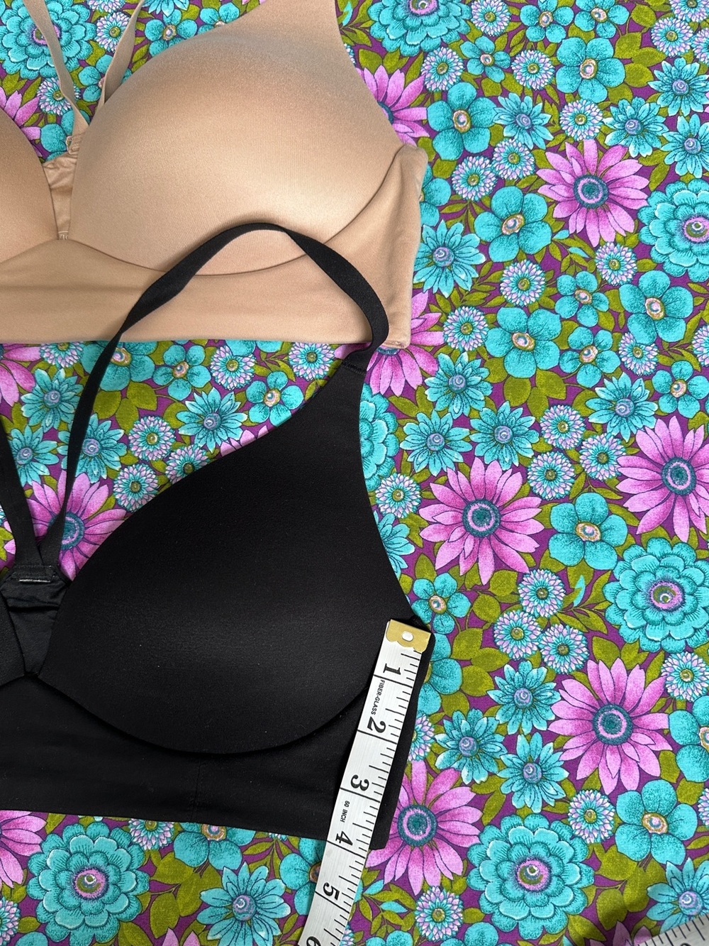Victoria Secret / Set of 2 - Lightly Lined Plunge Bra - Picture 8 of 10